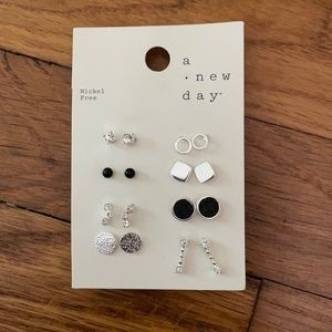 NWT a new day earring set